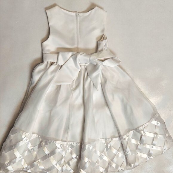 AMERICAN PRINCES WHITE SATIN DRESS WITH PEARL DETAIL - SIZE 6 - Picture 5 of 6